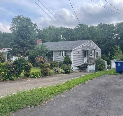 2105 Old Town Rd, Bridgeport, CT 06606-1353