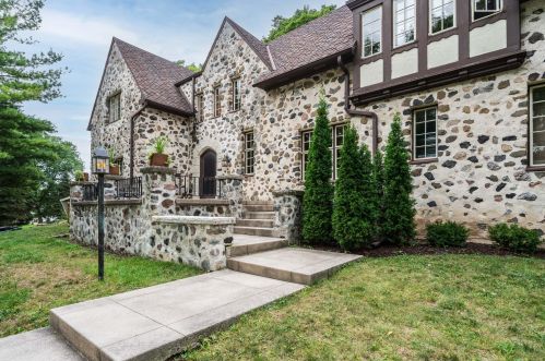 6578 Washington Cir, Milwaukee WI 53213-2460 exterior