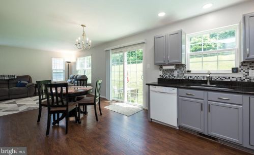 422 8th Ave, Parkesburg PA  19365-1360 exterior