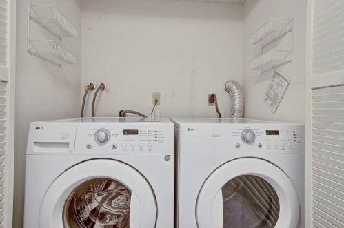 880 Stonegate Dr, South San Francisco CA  94080-1562 exterior