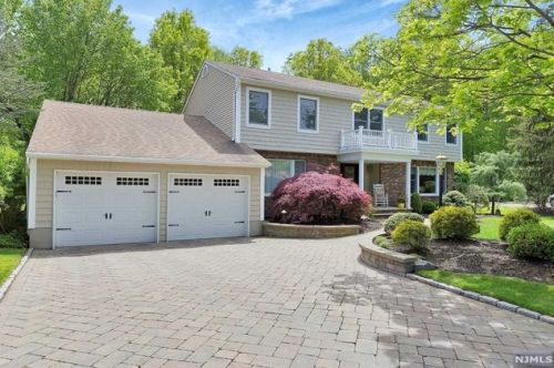62 Higgins Pl, Harrington Park, NJ 07640-1040