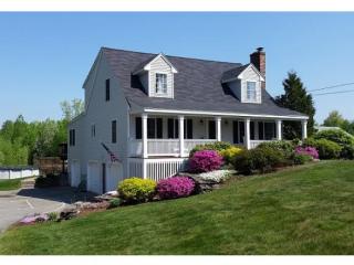 4 Ashley Dr, Newton, NH 03858-3225