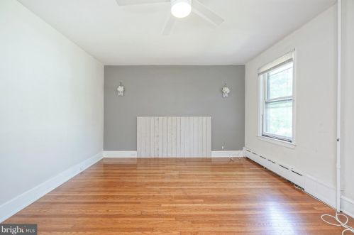 404 Maple Ave, Camden NJ  08109-2021 exterior