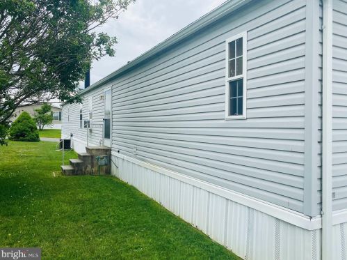 655 Lilac Dr, Smithville PA  17560-9686 exterior