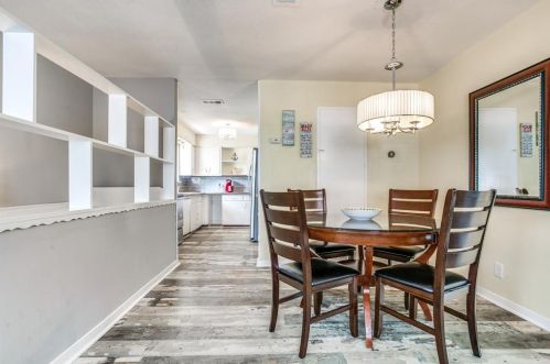 2511 Bernardo De Galvez Ave, Galveston TX 77550 exterior