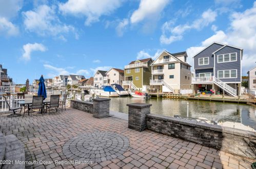 406 Eisenhower Ave, Pelican Island NJ  08751-1625 exterior