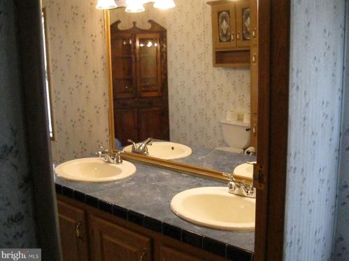 1 Chris Amber Dr, Molino PA  17961-9089 exterior