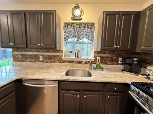 20 Dogwood Dr, Middletown NY 10940-1801 exterior