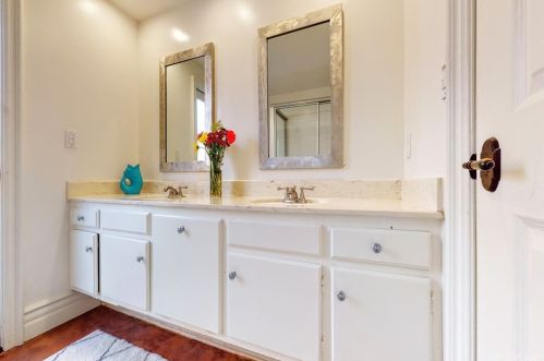 22926 Wrencrest Dr, Calabasas CA  91302-1866 exterior