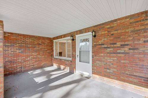4190 Mitchell Rd, New Castle, PA 16105-4418