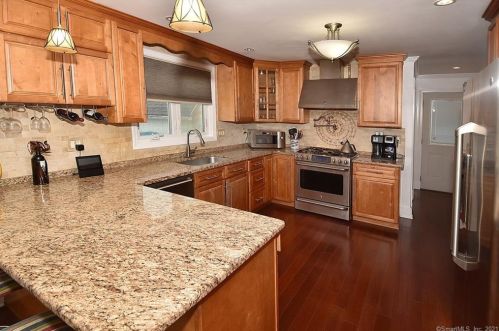63 Mckee St, Manchester, CT 06040-4823