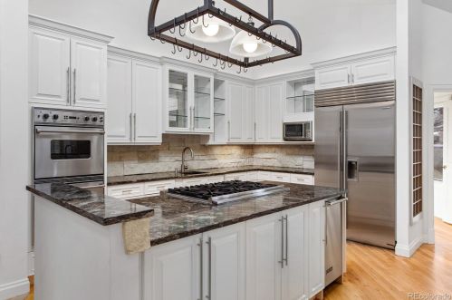 93 Glenmoor Dr, Englewood CO 80113-7117 exterior