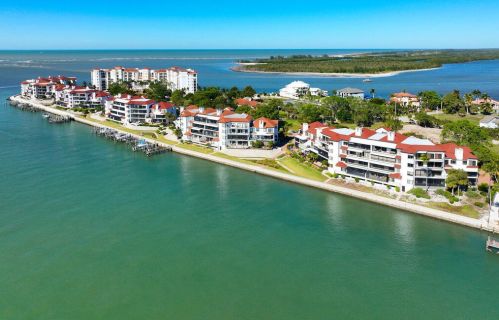 531 La Peninsula Blvd, Naples FL  34113-4011 exterior