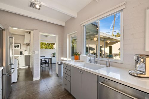 610 Hermosa Dr, Palm Springs CA  92262-6112 exterior