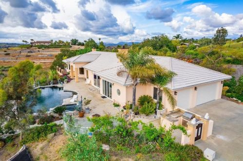 612 Roca Pl, Vista, CA 92084-1419