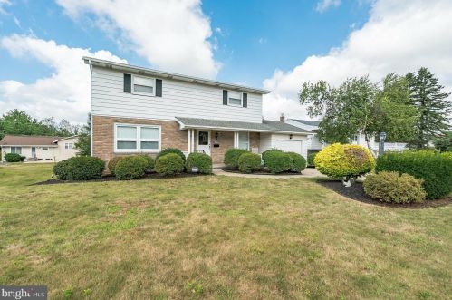 342 Candlewood Cir, Hazle Township, PA 18201-6821