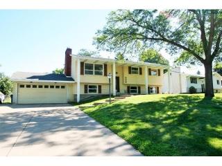3446 Chatsworth St, Saint Paul, MN 55126-8007