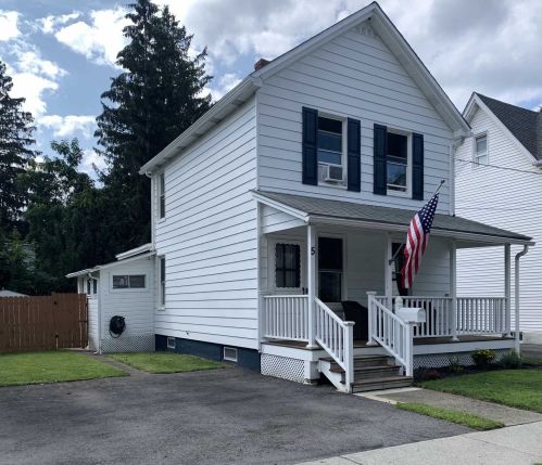 5 Remsen Ave, New Hamburg, NY 12590-2708