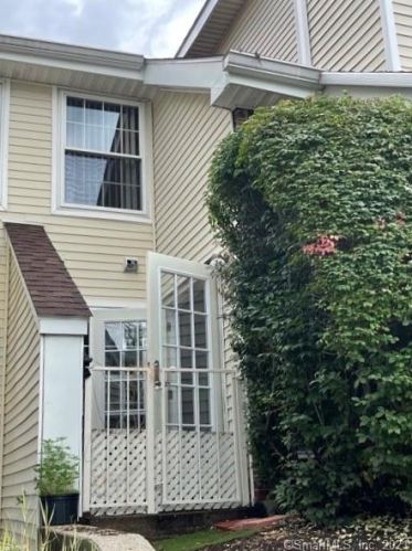 209 Carriage Crossing Ln, Middletown, CT 06457-5862
