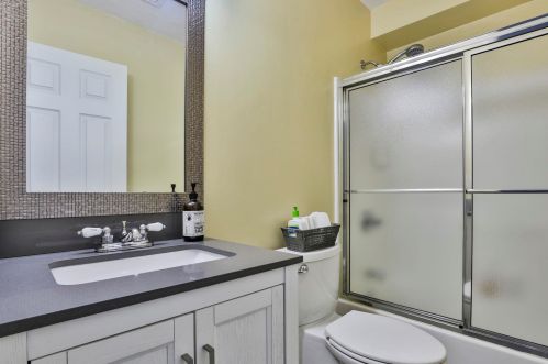 33 Hawthorne Vlg Rd, Nashua NH 03062-2274 exterior