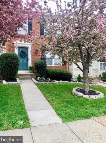 205 Shirley Sq, Leesburg, VA 20175-6121