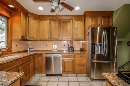 916 Rayhon Ter, Rahway NJ  07065-2153 exterior