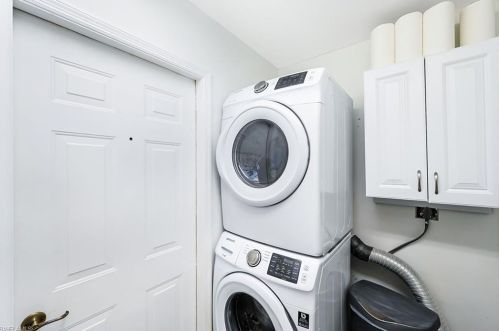 247 Stanhope Cir, Naples FL 34104-0810 exterior