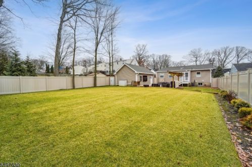 83 Mcnomee St, Oakland NJ  07436-2609 exterior