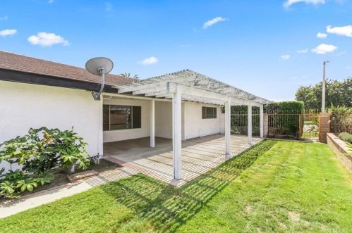 222 Condor Dr, Rialto CA  92377-4718 exterior