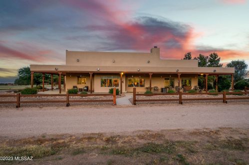 898 Knox St, Sunizona, AZ 85625-3912