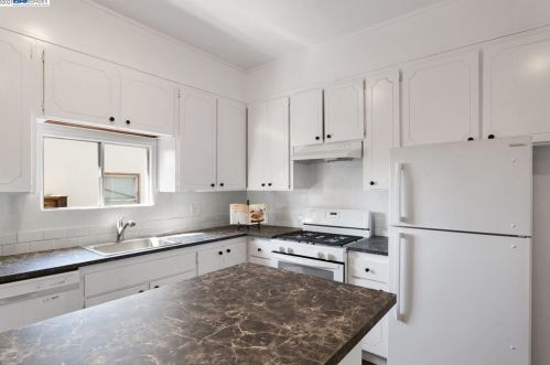 1528 79 Ave, Oakland CA  94621-2644 exterior