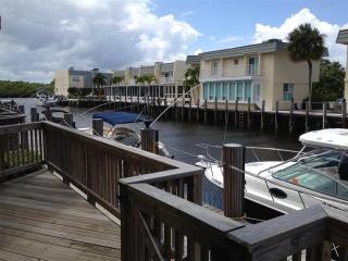 1037 Boca Cove Ln, Boca Raton, FL 33487-4242