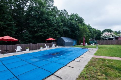 135 Brookside Dr, North Kingstown RI  02852-2005 exterior