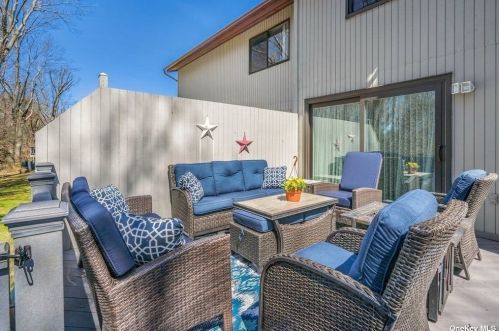 147 Foxwood Dr, Muttontown NY  11753-1121 exterior