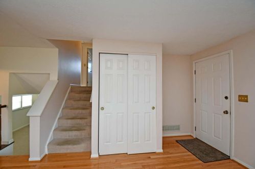 4242 Fox Hollow Dr, Cincinnati, OH 45241-2941