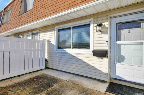 99 Storm Dr, Holtsville, NY 11742-1912