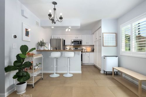 28144 Robin Ave, Santa Clarita CA  91350-2051 exterior