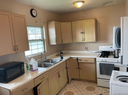 5275 Reynolds St, San Diego CA  92114-6241 exterior