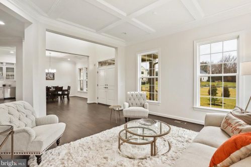 10244 Forest Lake Dr, Great Falls VA  22066-3609 exterior