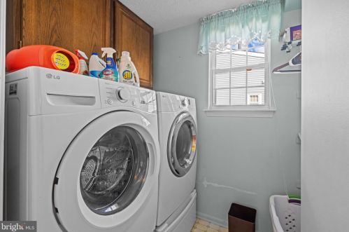 611 Cascade Dr, Mount Laurel NJ 08054-4928 exterior