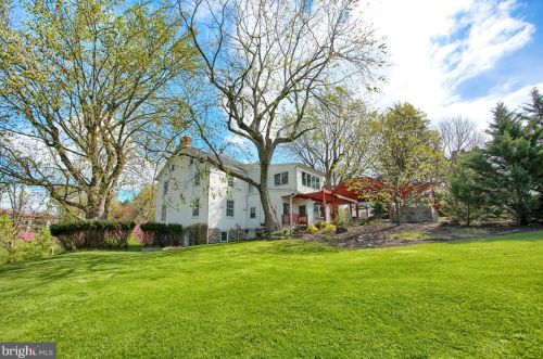 6411 Devonshire Hts Rd, Harrisburg PA 17111-4818 exterior