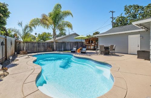 235 Grove Ave, Santa Rosa CA  95409-3813 exterior