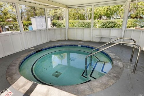 40 Westgate Cir, Santa Rosa CA  95401-9014 exterior