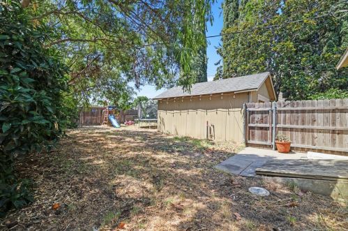 210 Cherry St, Lodi CA  95240-4804 exterior