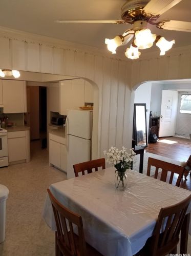 76 Malts Ave, West Islip NY  11795-2508 exterior