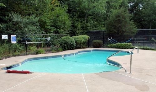 1 Brookdale Cir, Shrewsbury MA 01545-5445 exterior