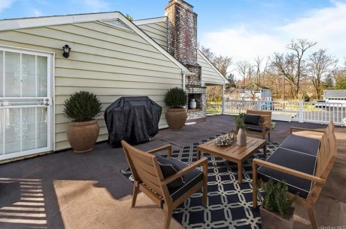 17 Birchwood Ln, Hartsdale, NY 10530-3124
