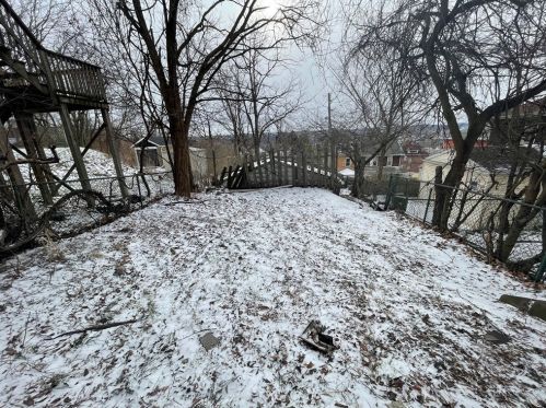 2206 Hawthorne Ave, Pittsburgh PA 15205-4520 exterior