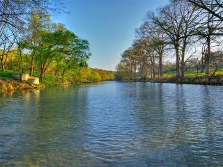 713 Shade Rd, Woodcreek, TX