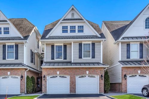 424 Trotting Ln, Westbury NY  11590-6713 exterior